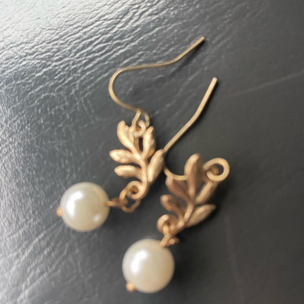 Elegant Gold Leaf Pearl dangling hook Earrings